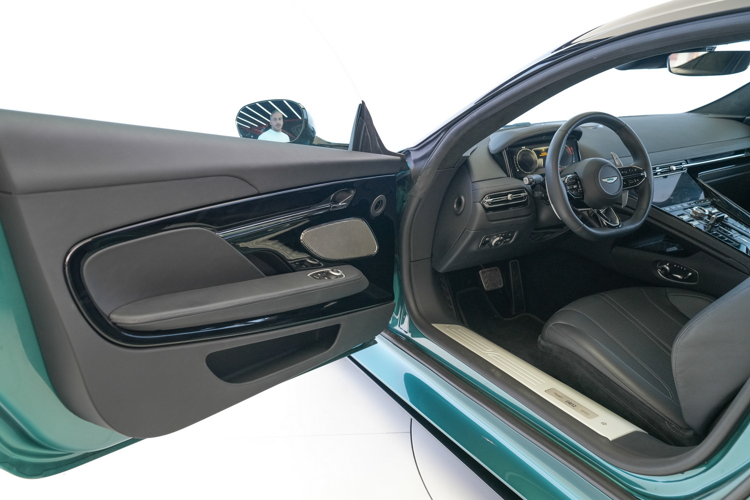 Aston Martin DB12