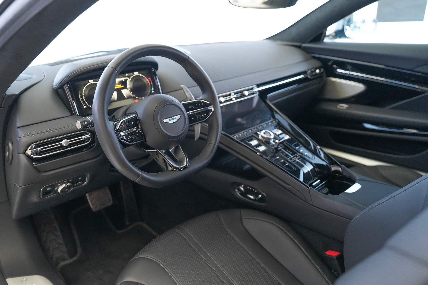 Aston Martin DB12