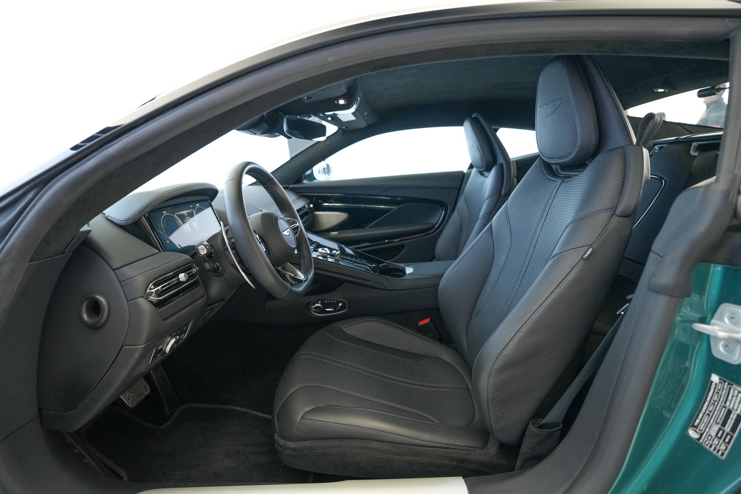 Aston Martin DB12