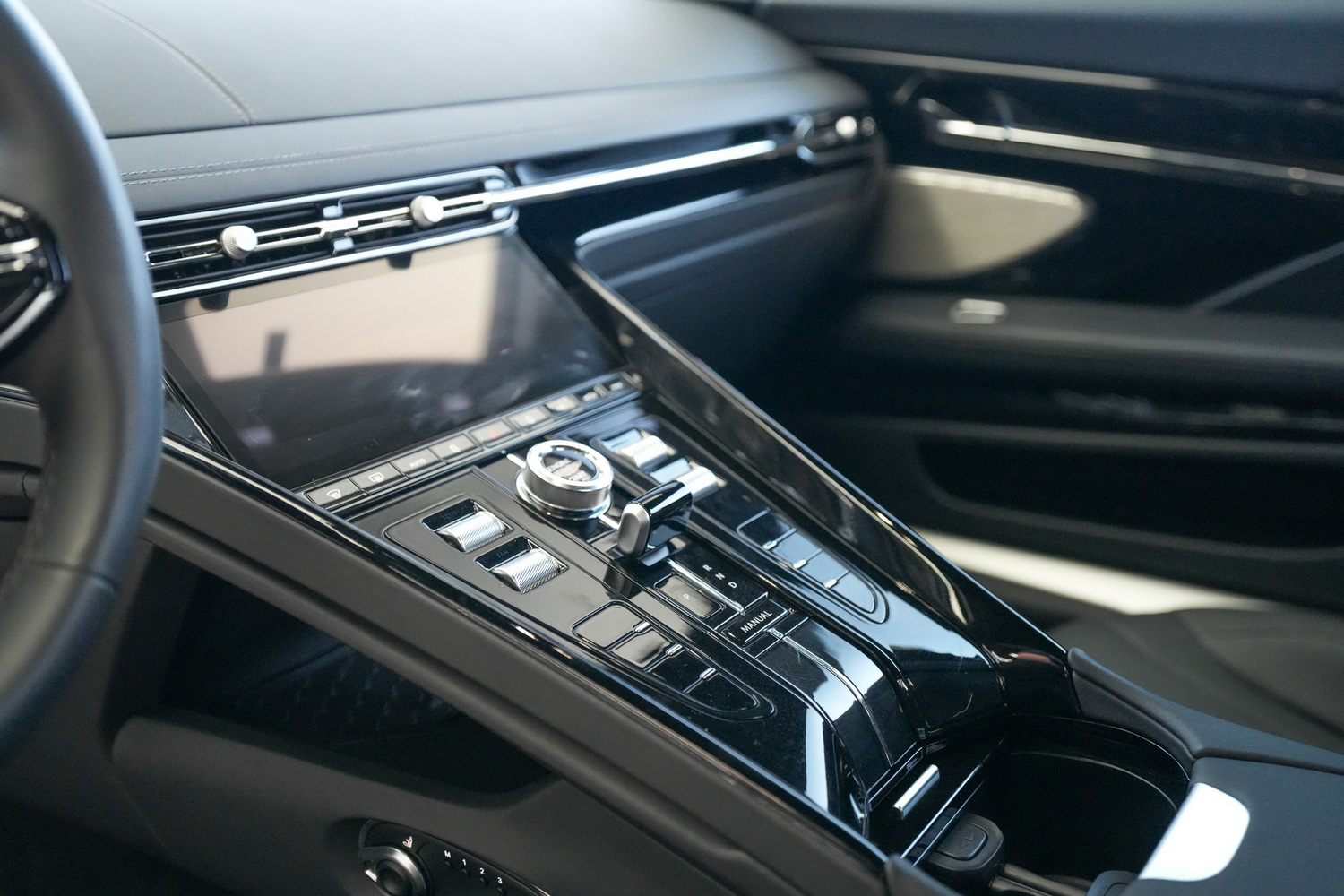 Aston Martin DB12