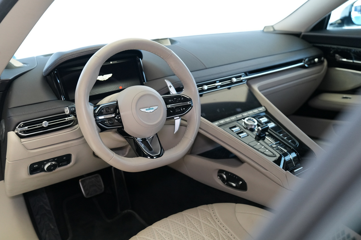 Aston Martin DB12