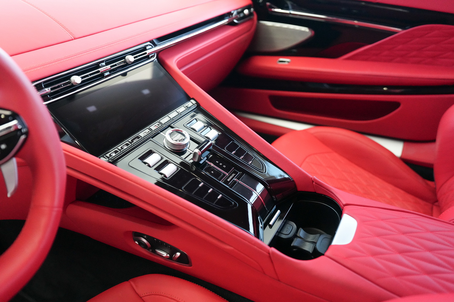 Aston Martin DB12