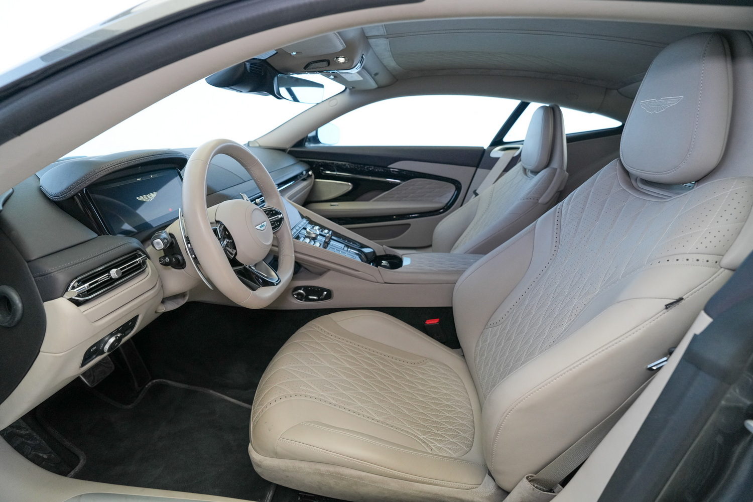 Aston Martin DB12