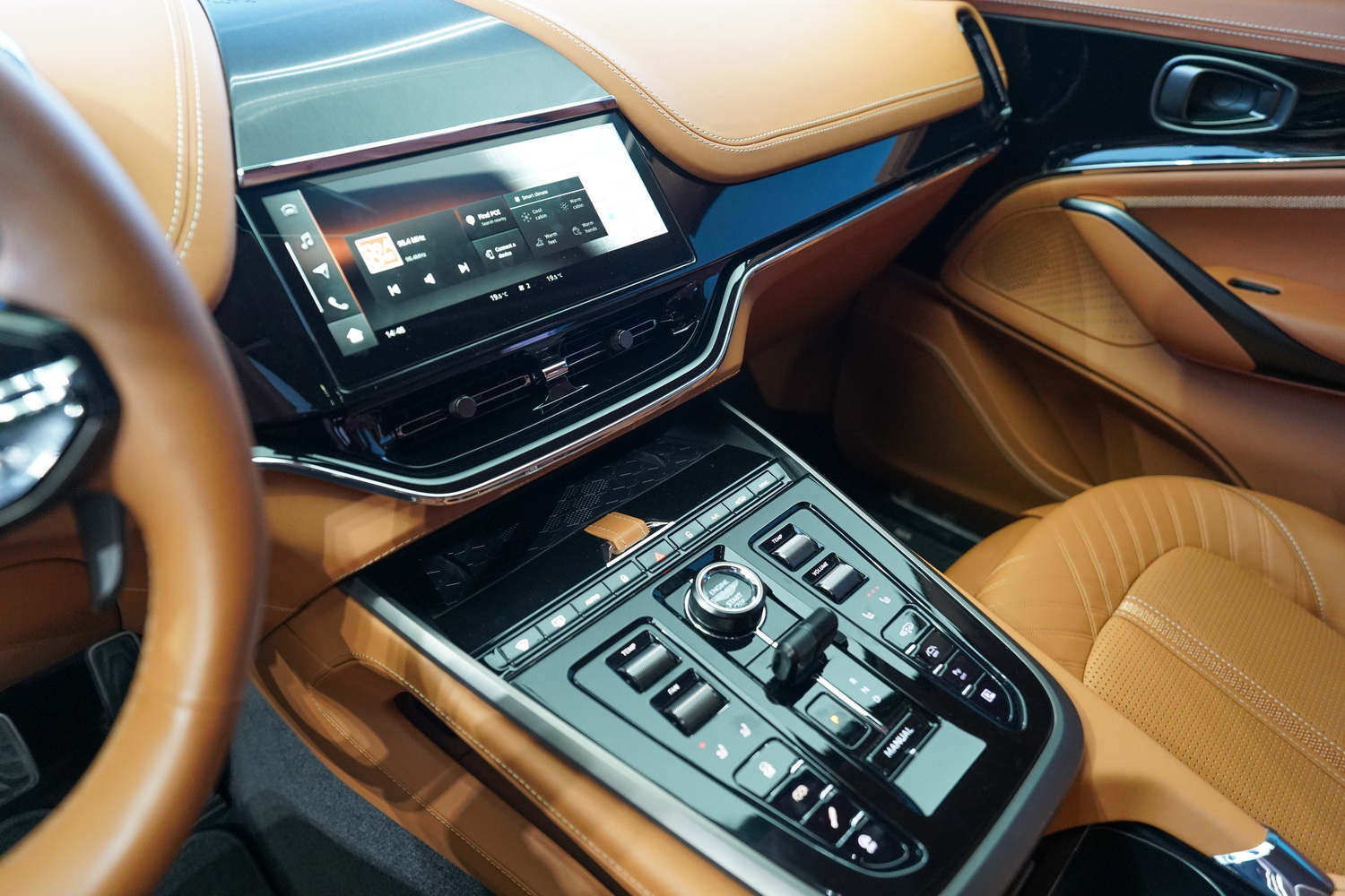 Aston Martin DBX 707