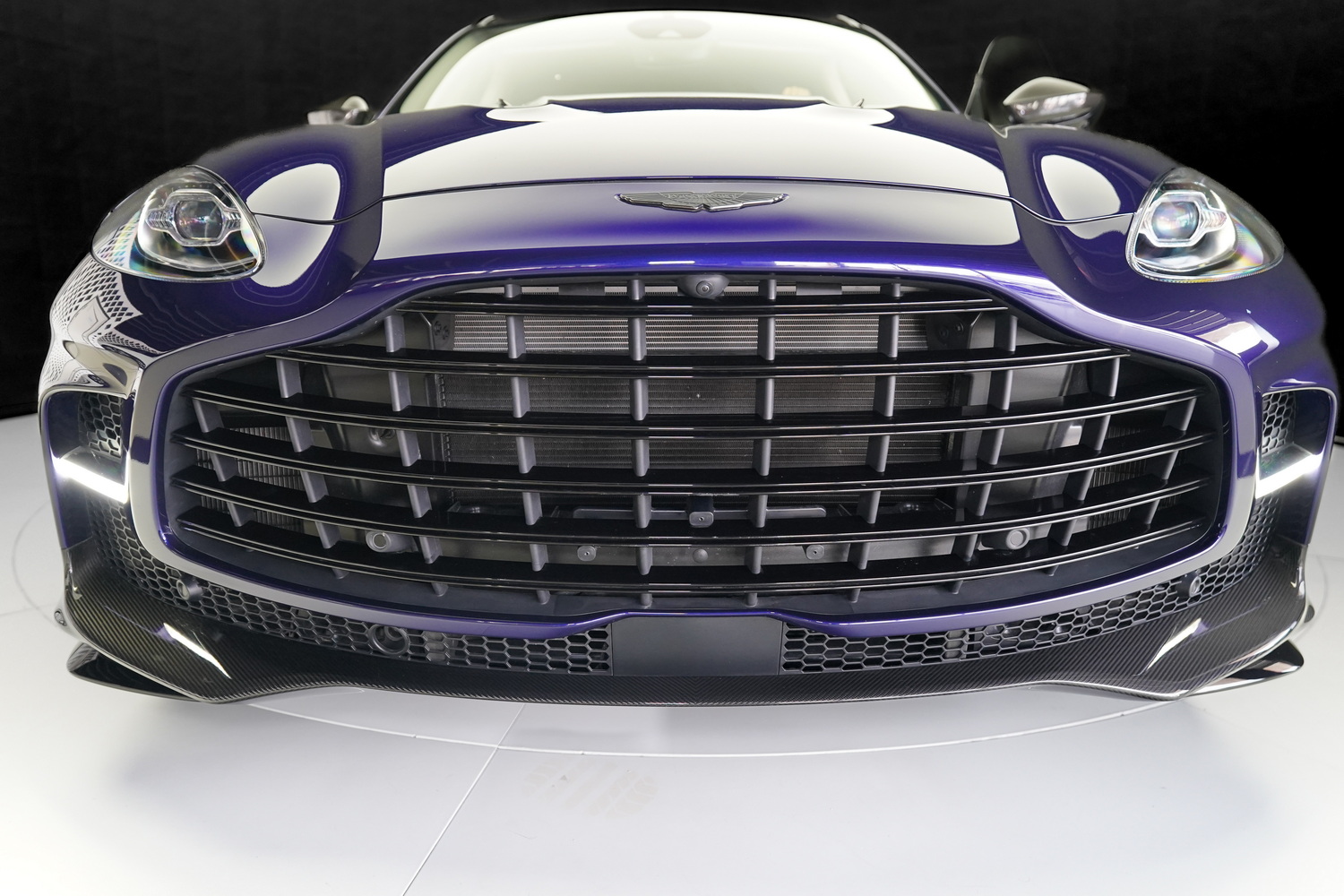 Aston Martin DBX 707