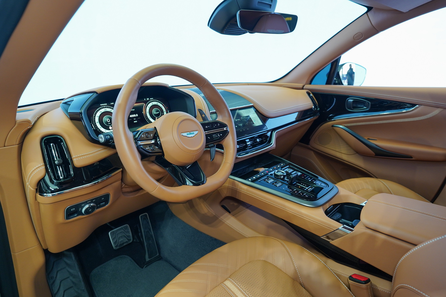 Aston Martin DBX 707