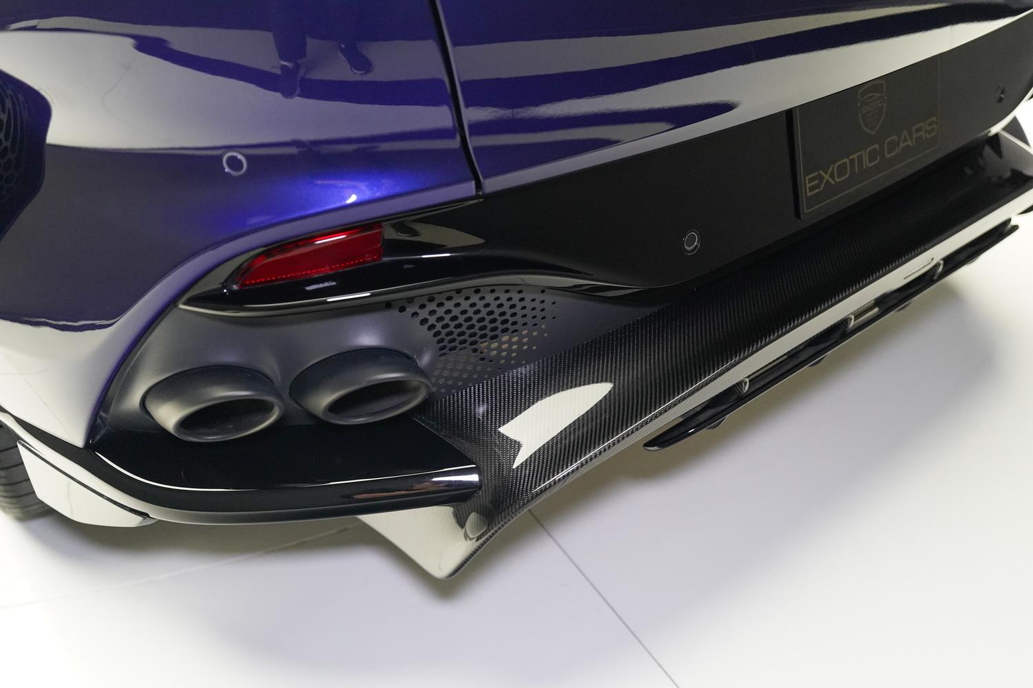 Aston Martin DBX 707