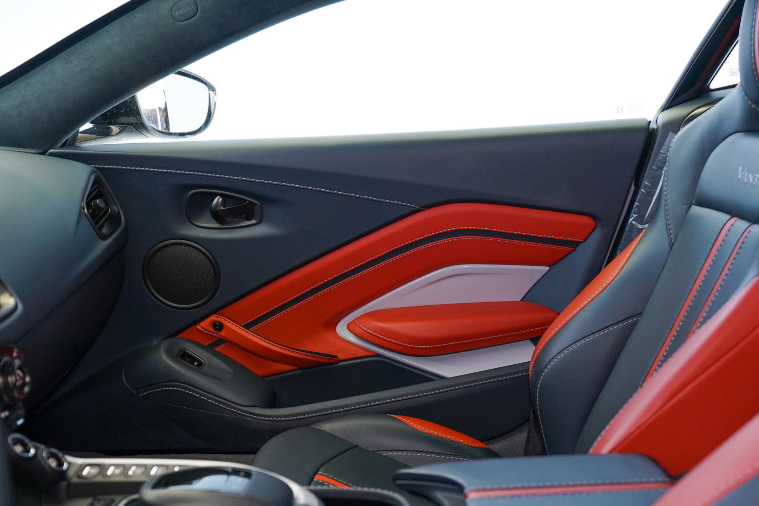 Aston Martin Vantage V8