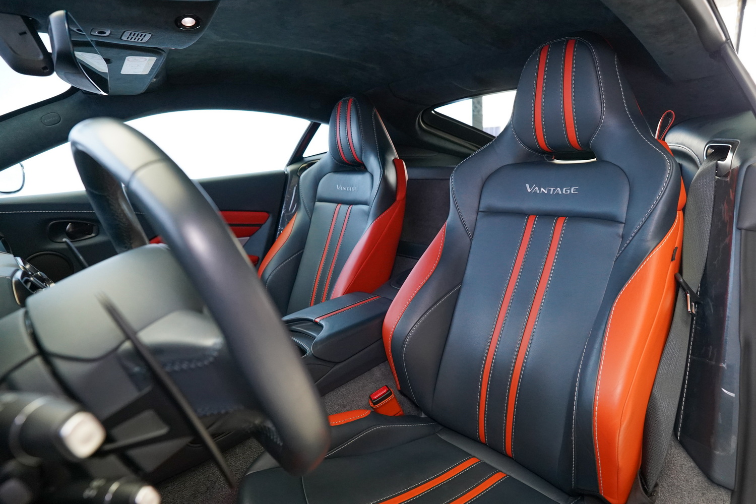 Aston Martin Vantage V8