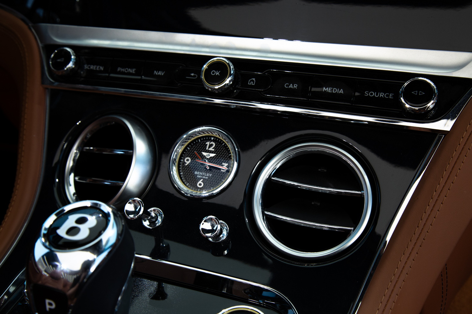 Used 2022 Bentley Continental GTC V8 For Sale in Dubai, UAE