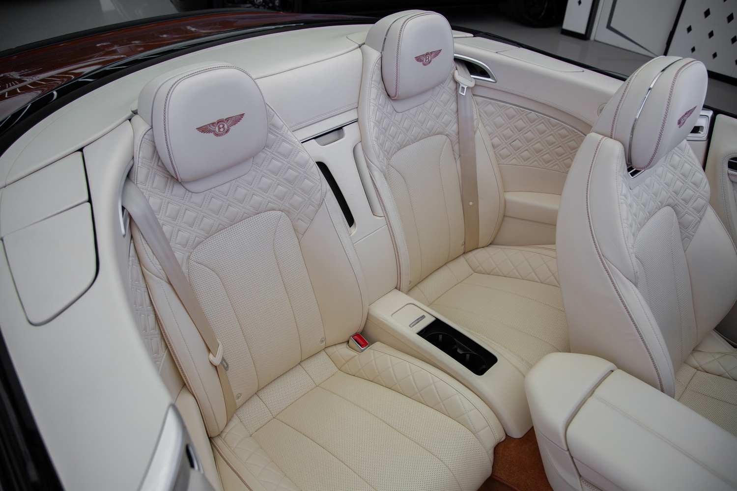 Used 2022 Bentley GTC V8 Black Edition For Sale in Dubai, UAE