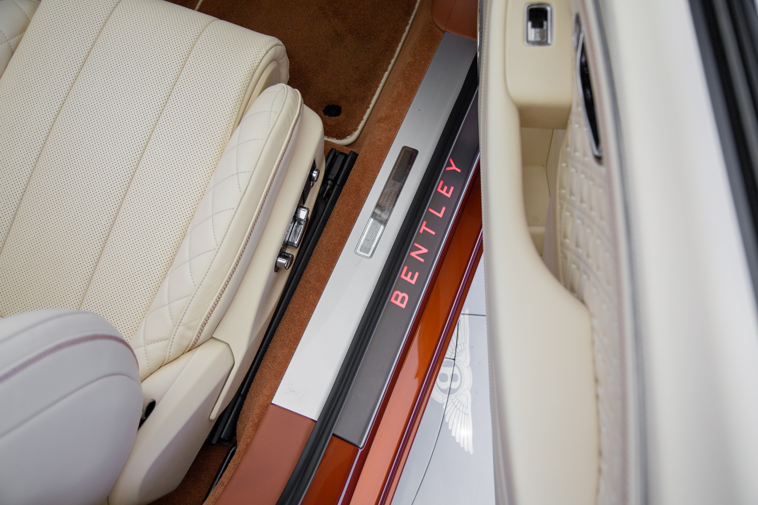 Used 2022 Bentley GTC V8 Black Edition For Sale in Dubai, UAE
