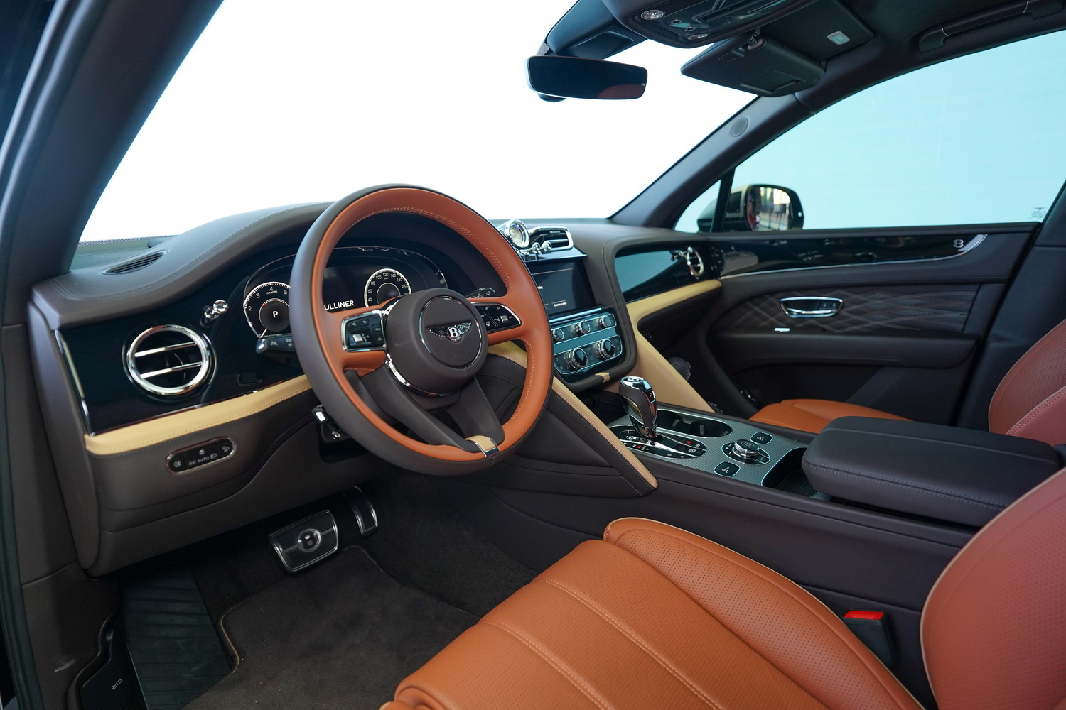 Bentley Bentayga Azure EWB V8 Mulliner