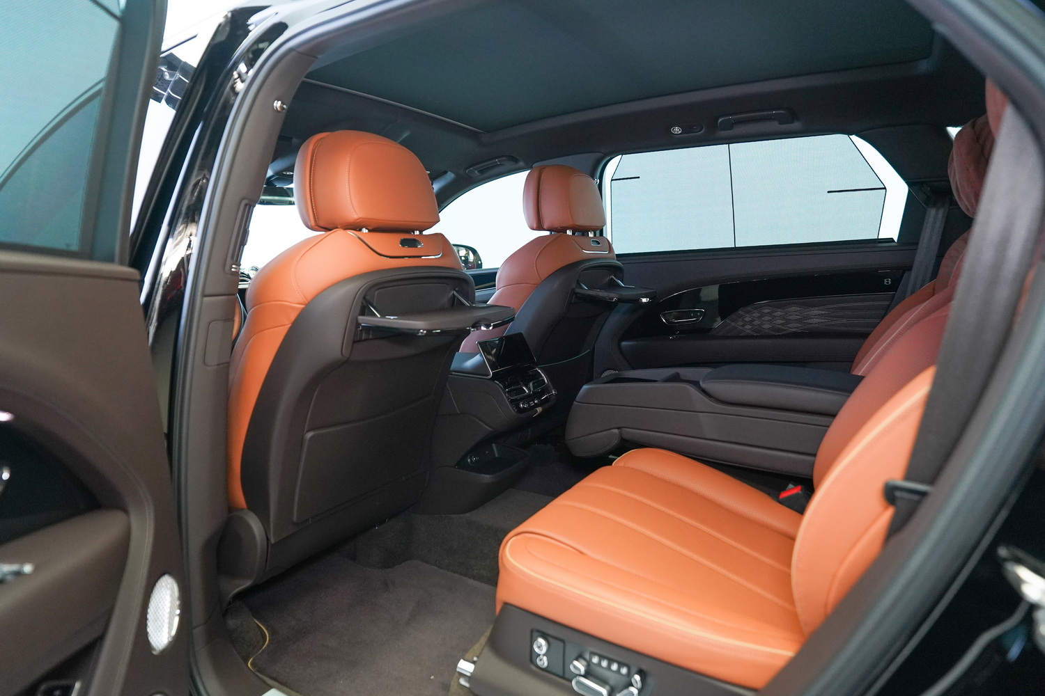 Bentley Bentayga Azure EWB V8 Mulliner