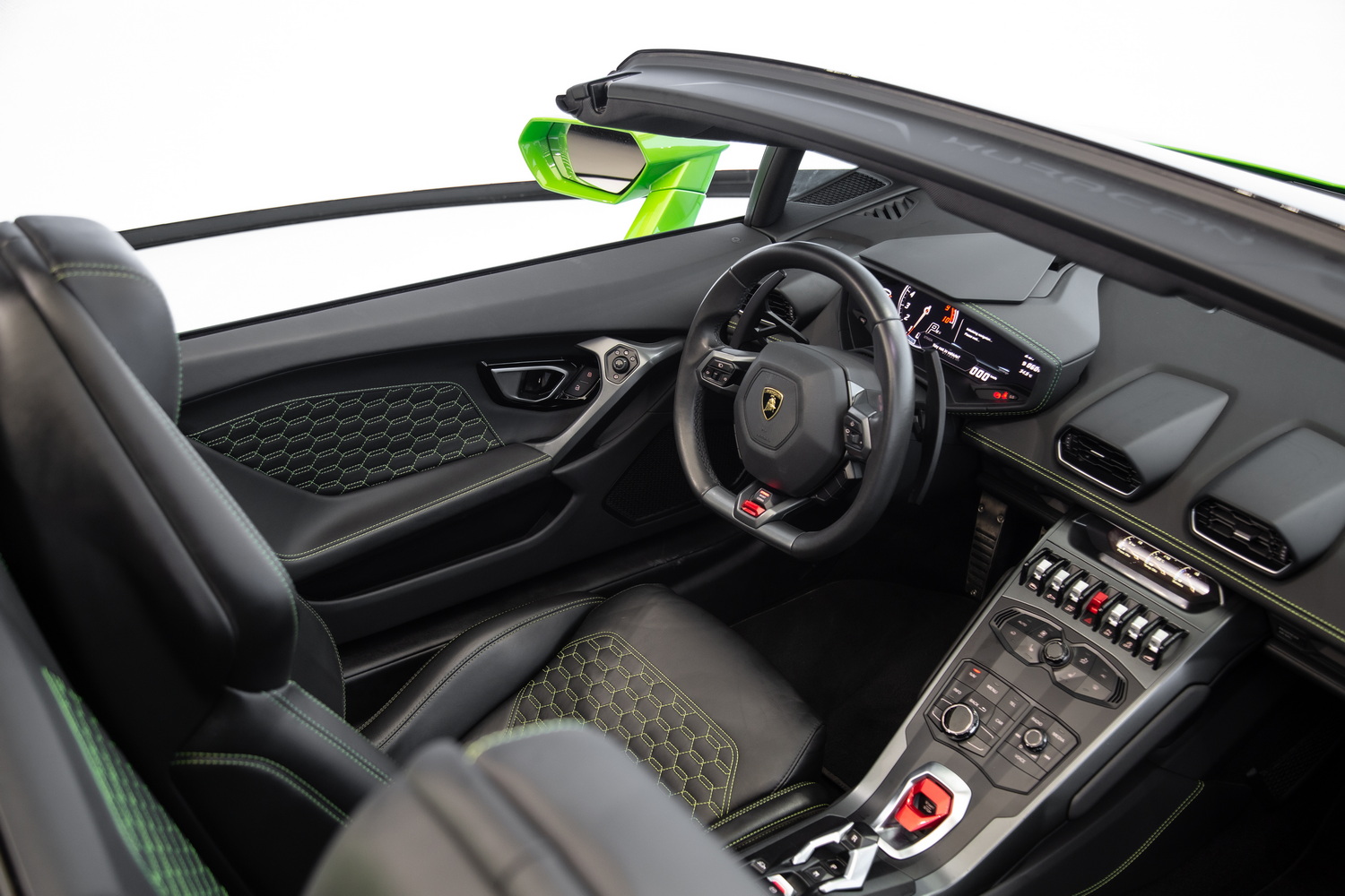 2019 Green Huracan Spyder For Sale in Dubai, UAE