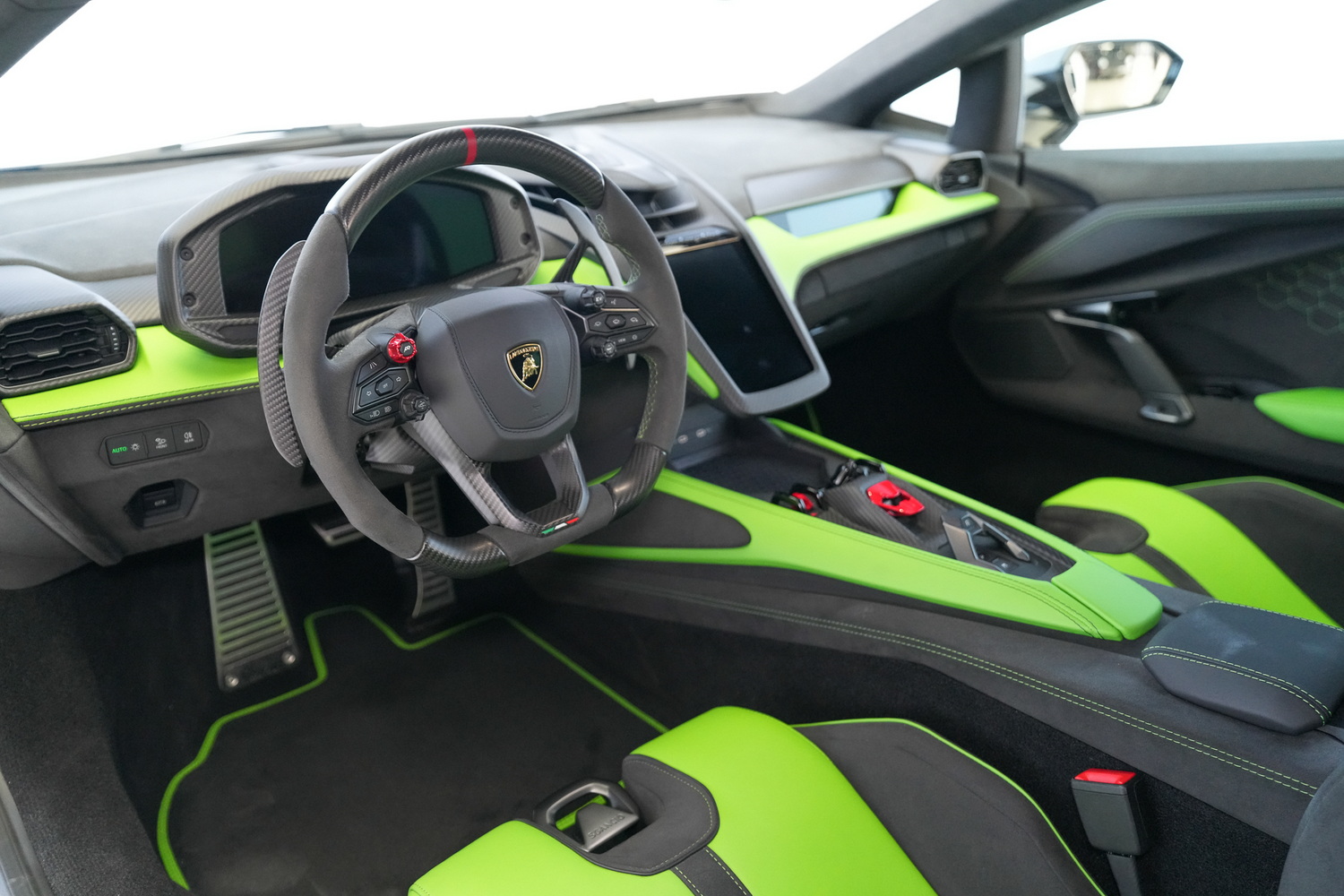 Lamborghini Revuelto