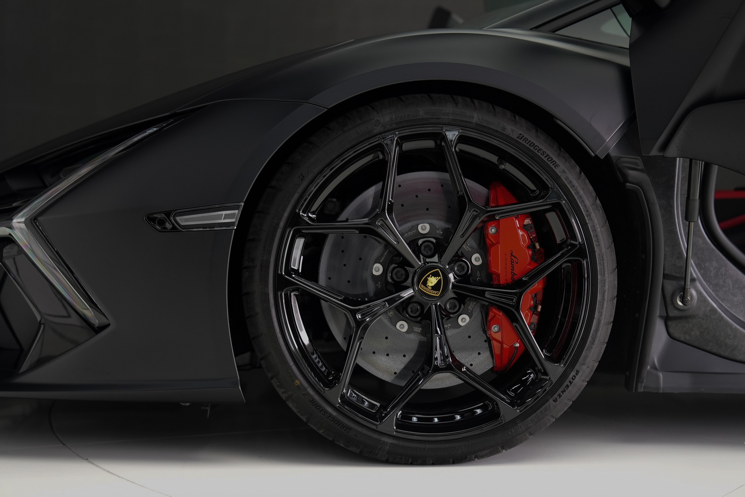 Lamborghini Revuelto