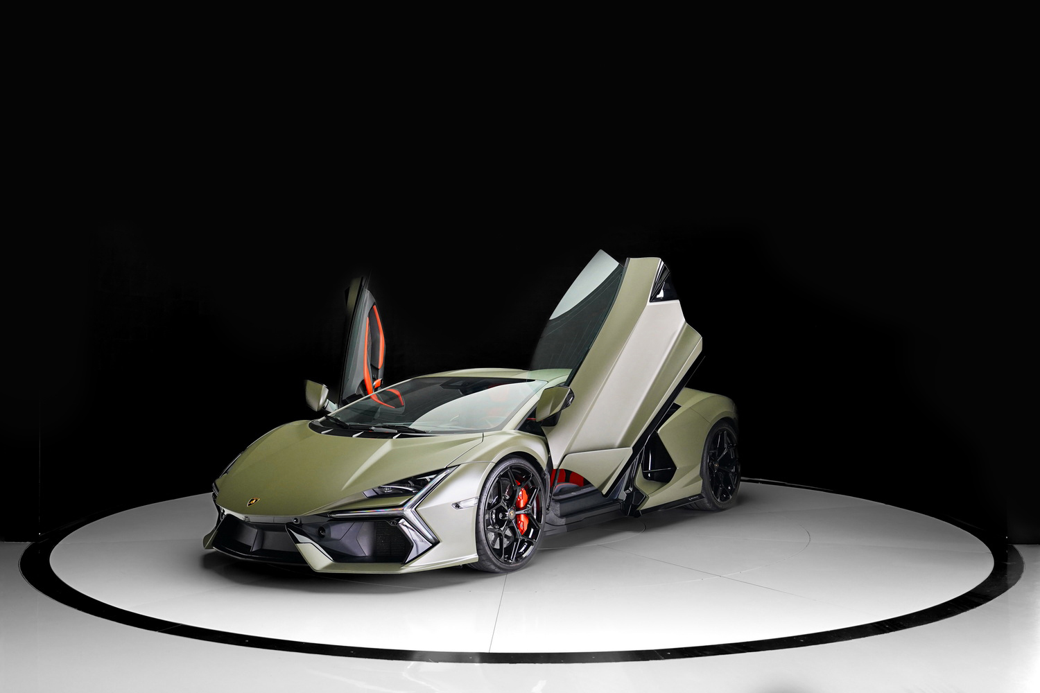 Lamborghini Revuelto