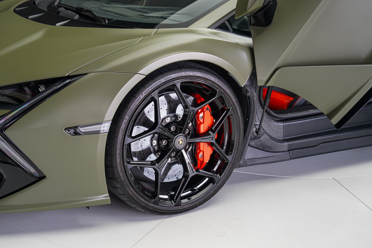 Lamborghini Revuelto