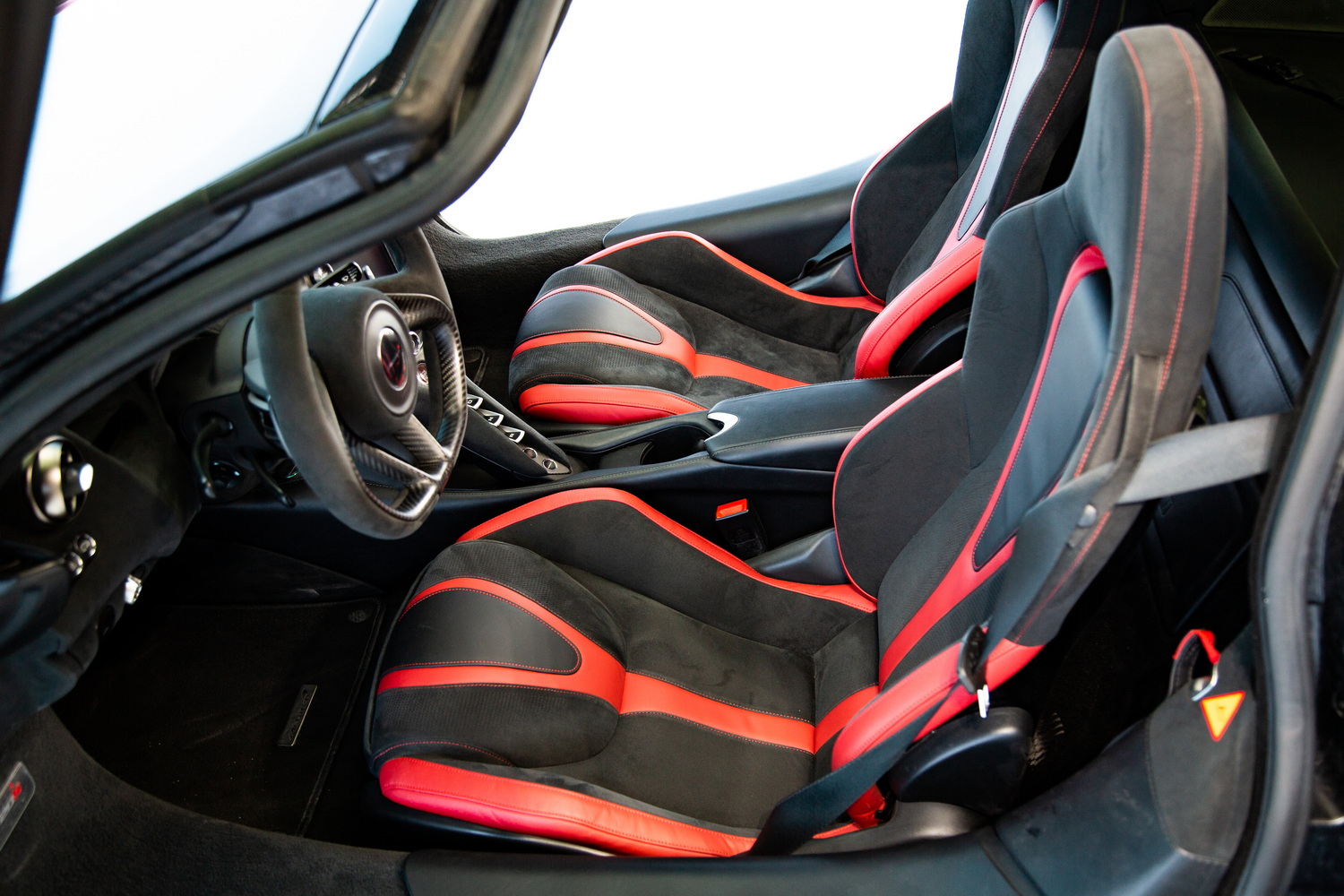 720s black and red