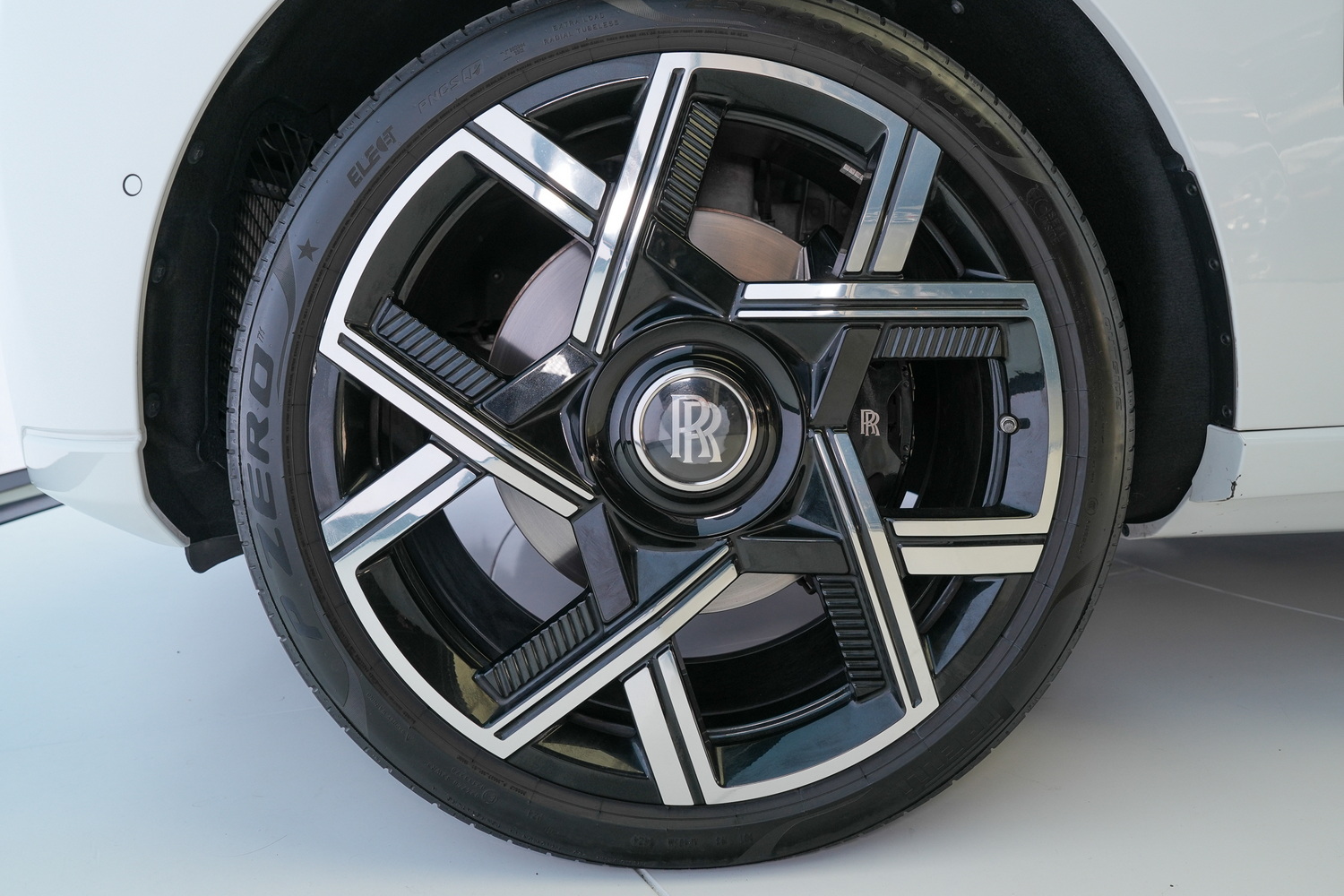 Rolls Royce Cullinan Black Badge Duality Seats