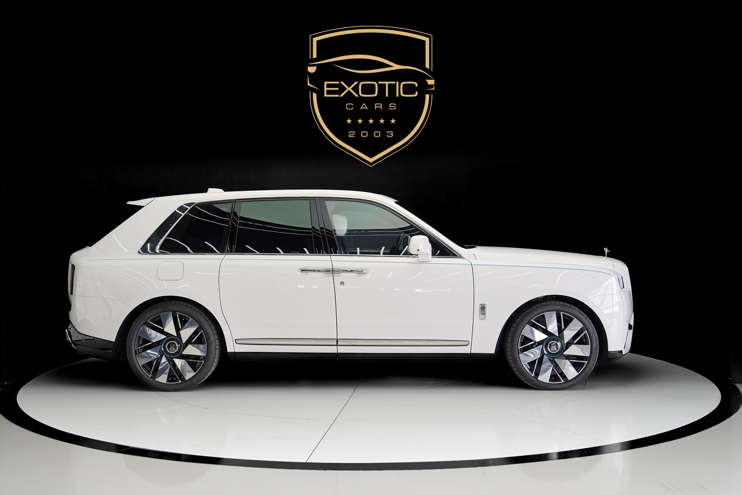 Fascinating White Rolls Royce Cullinan Images